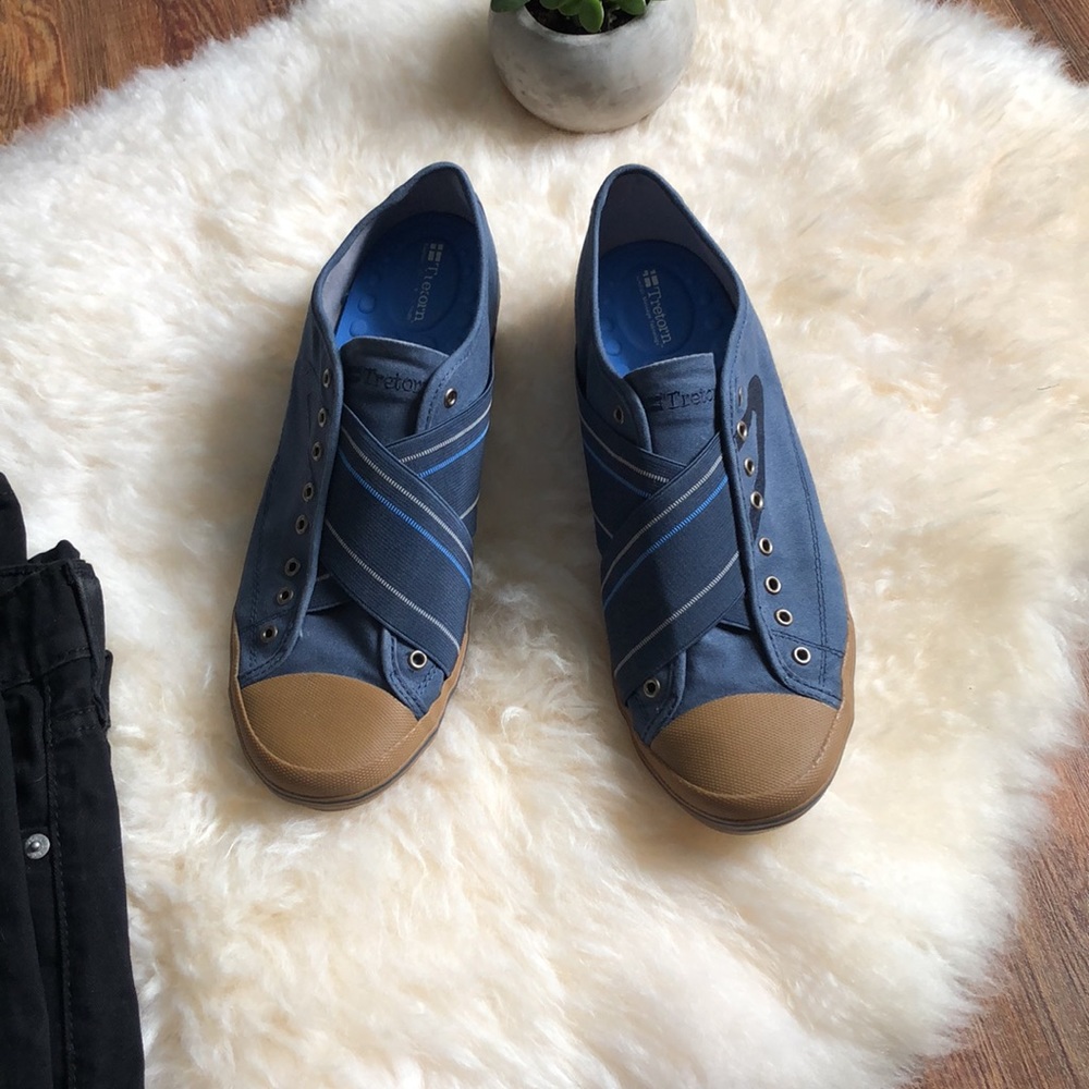 TRETORN unisex slip on shoe/sneaker 9 or 10.5